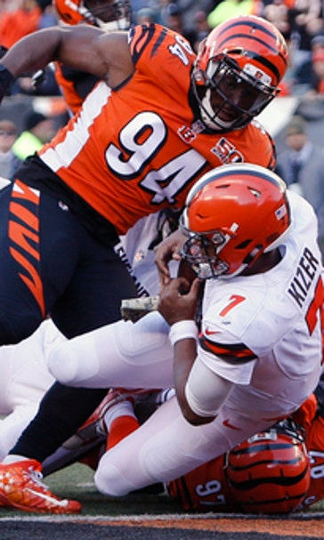 Mixon runs for 114, Bengals beat winless Browns 30-16 (Nov 26, 2017)